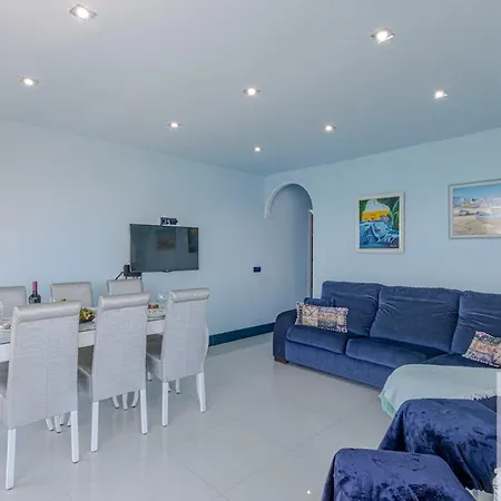 Апартаменты Wonderful Beachfront *