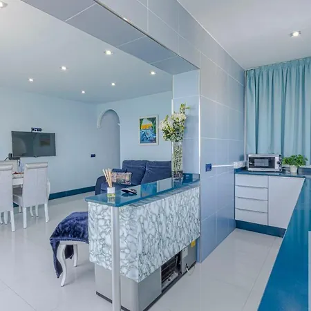 Wonderful Beachfront Апартаменты Бенальмадена