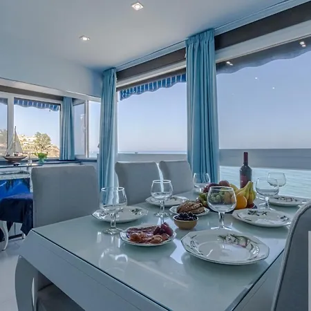 Wonderful Beachfront * Бенальмадена